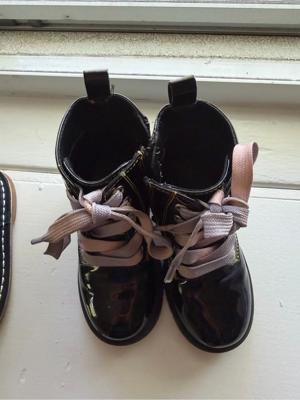 GAP shiny black